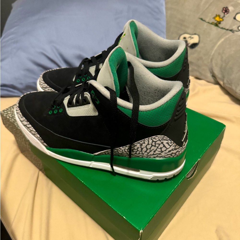 Air Jordan pine green 3’s